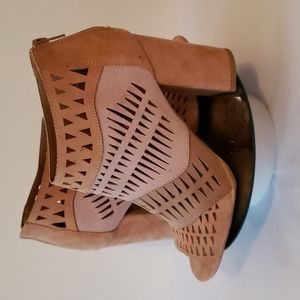 Qupid ankle boots size 9  with peep toe.